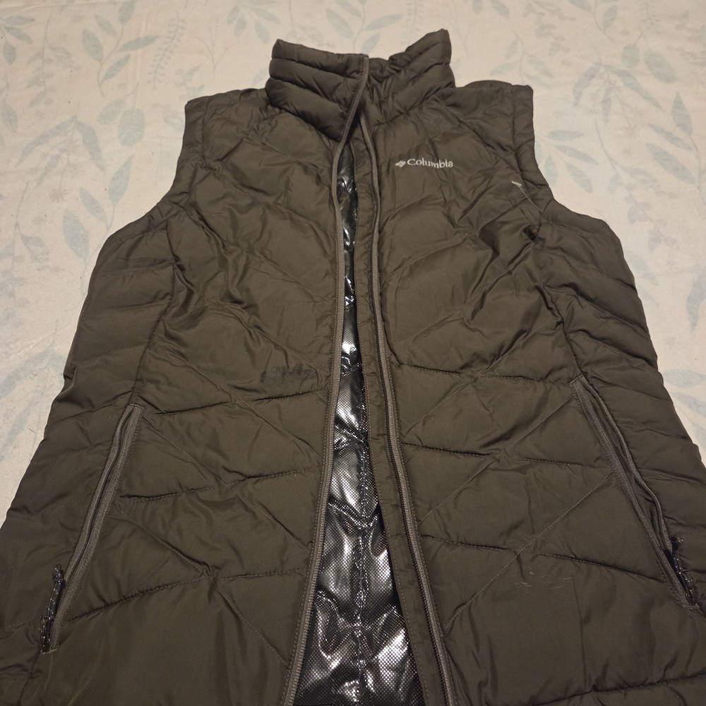 Columbia Puffer Vest in Olive